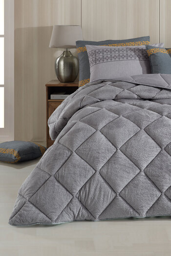 Otelonia Wellsoft King Size Quilt Set - with 2 Pillowcases