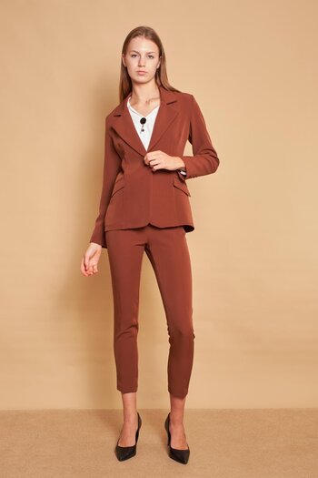 Jument Thick Belt, Ankle Length Lycra Fabric Trousers with Ornamental Pockets - Dark Tan