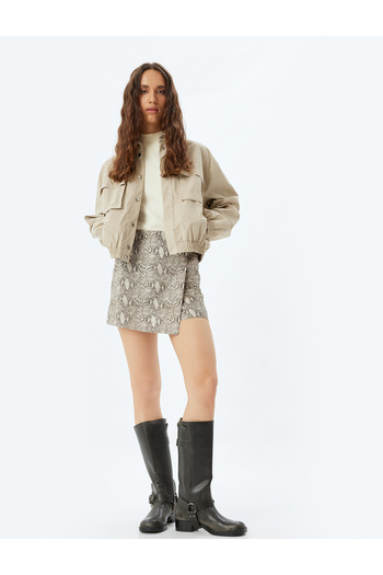 Koton Zweireihiger Mini-Shortsrock mit Schlangenhaut-Print