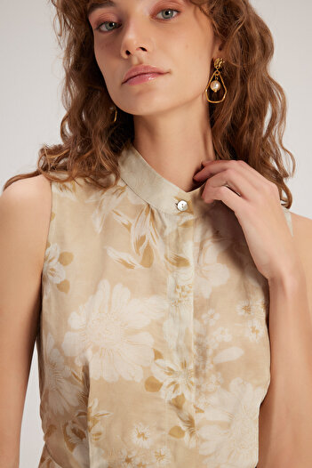adL Pleated Linen Crop Blouse