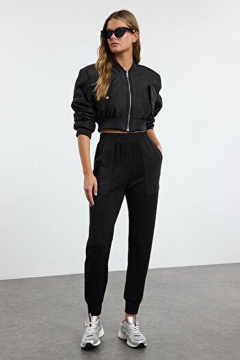 Trendyol Collection Black Parachute Pocket Detailed Straight Jogger Knitted Sweatpants Pants Twoaw25Ea00045