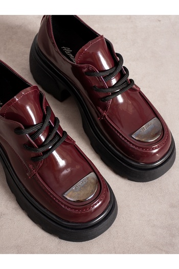 Alemdar Shoes Бордові лофери з металевими деталями для жінок