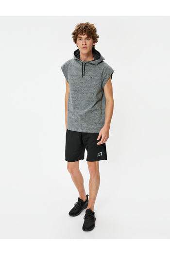 Koton Sportshorts mit Slogan-Aufdruck – Bermuda mit Schnürung in der Taille und Taschendetail