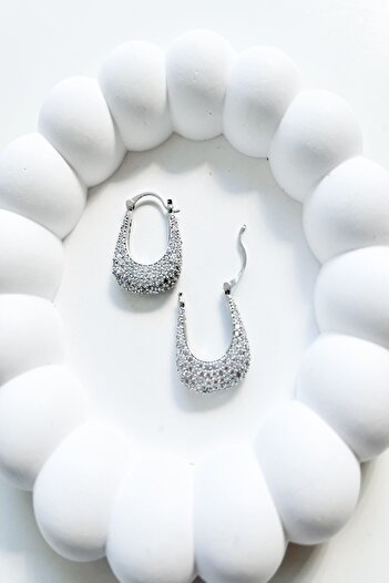 Pretty OVAL MODEL EARRING