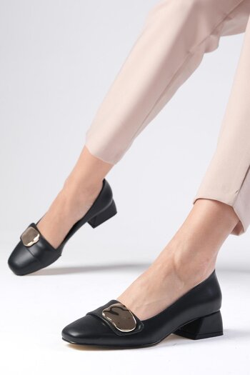 Mio Gusto Darcy Black Color Blunt Toe Women's Short Heeled Shoes