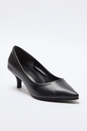 TRENDYOL SHOES Dámské klasické boty na podpatku Black Pointed Toe Takaw25To00022