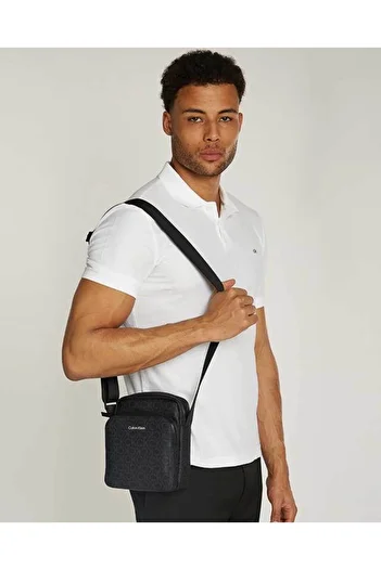 Calvin Klein Must Reporter Crossbody Bag