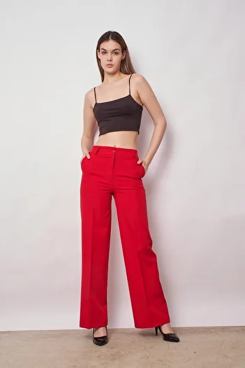 Jument Flexible Lightweight Woven - Wide Leg Palazzo Trousers with High Waist and Side Pockets - Red