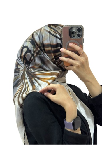 Aker 8898701   Model Silk Crepe Satin Scarf