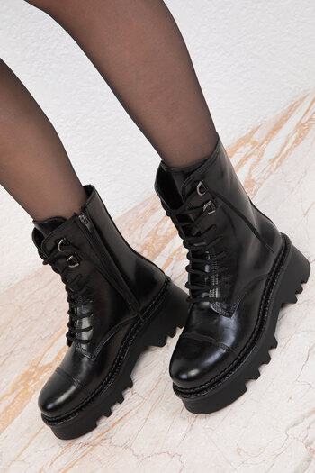 SOHO Women's Black Boots - 19755 Model Bootie