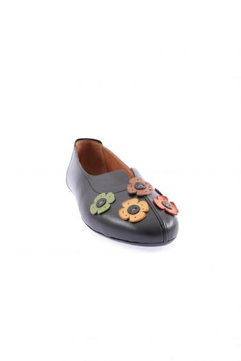 DGN Women's Zenne Babet Black with Flower Accessories 31132110