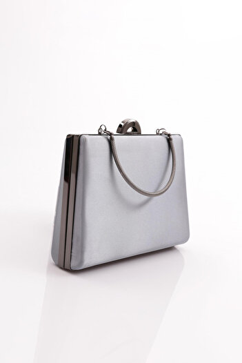 DGN Women's Evening Dress Portfolio Bag, Platinum Satin Model 
 # # # Title 
 Scanning Strong Head-To-Head Fear Accent Inside Head-To-Head Fear Button 4751 
 # # # Response 
 Horror Button Head to Head, Model 4751 for Crawling through the Strong Head Horror Accent