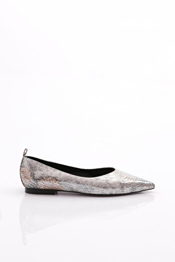 DGN Brown Pointed Toe Snake Pattern Women's Ballerinas - 2773557