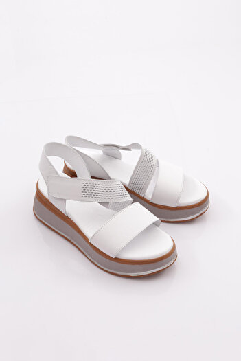 DGN White Women's Sandals 241235108