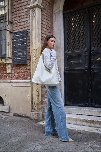Madamra Ecru Damen-Umhängetasche aus gestricktem, gemustertem Bottega-Leder