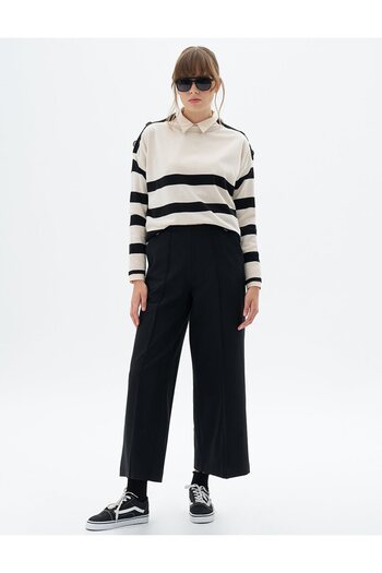 Kayra High Waist anD Button DetaileD Black Trousers