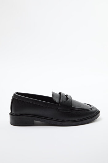 TRENDYOL SHOES Чорні плоскі жіночі туфлі-мокасини
TAKAW25LA00009