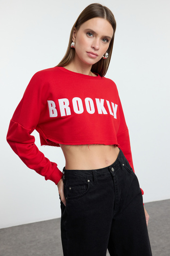 Trendyol Collection Red Applique Embroidered Relaxed Super Crop Thick Knitted Sweatshirt Twoaw25Sw00279