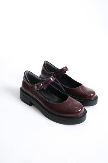 MORIA SHOES Жіночі лофери з бордовою шкірою та ремінцем на зап'ясті
