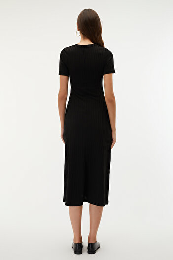 Mudo A Form Short Sleeve Long Dress