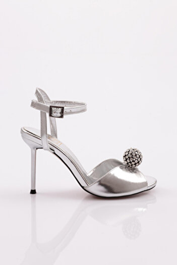 DGN 3107 Model Stone Globe Detailed Women's Heeled Shoes