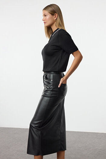 Trendyol Collection Prémiová černá blůza z blokovaného úpletu - Twoaw25Bz00003