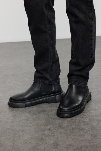 TRENDYOL SHOES Чорні чоловічі черевики з натуральної шкіри Chealsea на гумці
TAKAW25BO00036