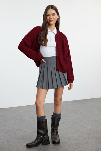Trendyol Collection Kardigan z dzianiny w kolorze bordowo-czerwonym, z kołnierzykiem typu bomber, zapinany na suwak, szeroki krój Twoaw24Hi00153