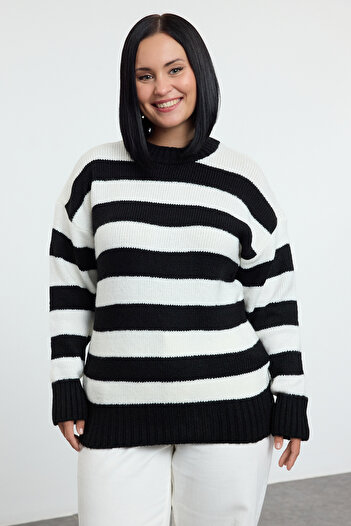 Trendyol Curve Black-White Striped Knitwear Sweater Tbbaw25An00053