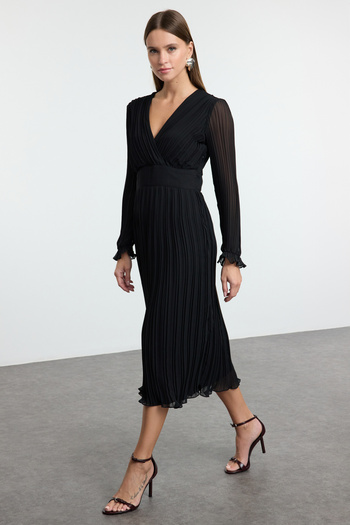 Trendyol Collection Rochie din șifon cu căptușeală plisată cu centură neagră TWOAW24EL00478