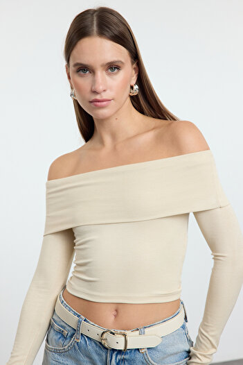Trendyol Collection Πλεκτή μπλούζα με γιακά Carmen - Κοντή, Crop, Stone TWOAW25BZ00008