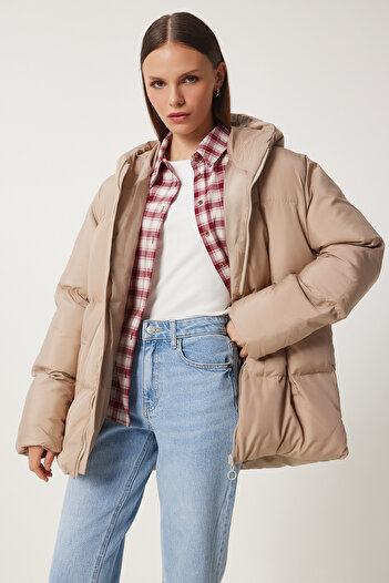 Happiness İstanbul Übergroßer Puffermantel mit Kapuze für Damen in Beige CI00050
