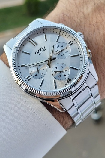 Casio Men's Wristwatch in Metallic Color