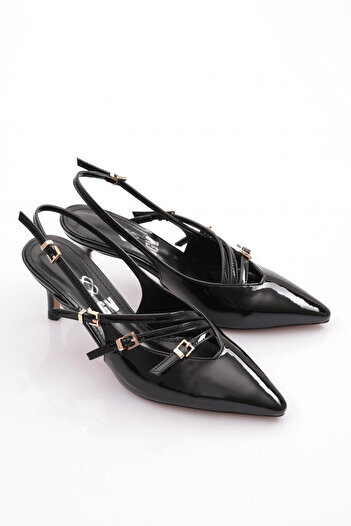 DGN 6655ModelWomen's Belted Heeled Shoes
