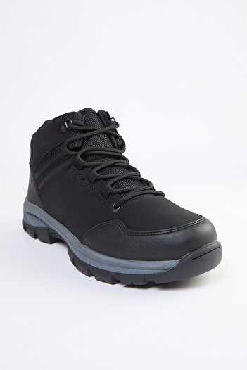 TRENDYOL SHOES Μαύρες ανδρικές μπότες πεζοπορίας με κορδόνια TAKAW25BO00043