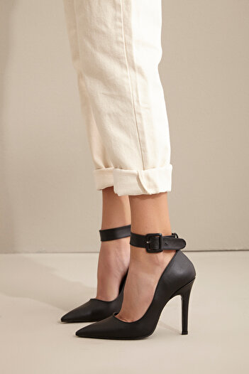AYAKKABI PRENSİ Black Matte Women's Stiletto, High Heels with Ankle Strap