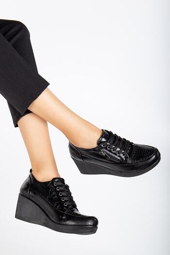 Dilimler Ayakkabı Women's Wedge Heeled Shoes Black Patent Leather Zippered Lace-Up