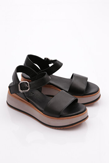 DGN Women's Black Sandals 236135108