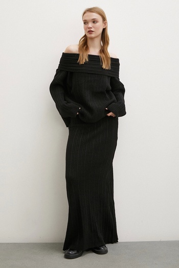 Never more Madonna Collar Black Skirt Set