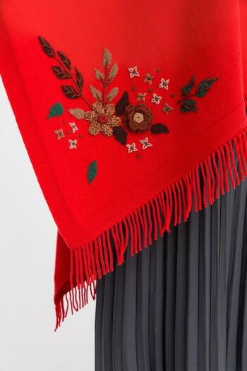 Desen Triko Daisy Embroidered Tasseled Women's Wool Shawl - Coral