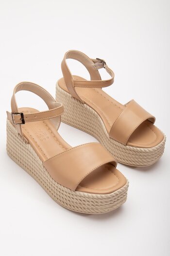 Dilimler Ayakkabı Nude Colored Women's Wedge Heeled Sandals - Thick Tekband and Helmet Detail