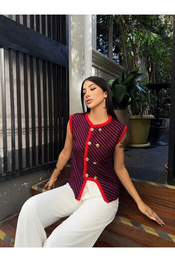 buqre's moda Striped Design Buttoned Knitwear Vest