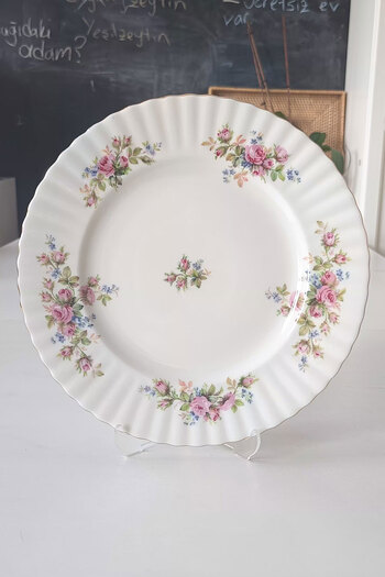 Royal Albert 19 cm Moss Rose Bone China British Vintage Cake Plate