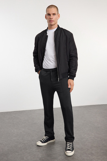 Trendyol Collection Black Straight Cut Label and Sewing Detail Thick Sweatpants Tmnaw25Ea00013