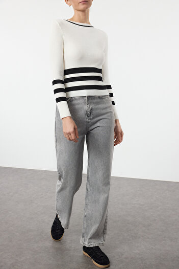 Edit by Trendyol Ecru Color Blocked Crew Neck Knitwear Sweater Tedaw25Kz00026
