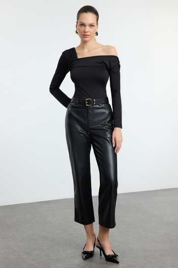 Trendyol Collection Asymetrický límec Black Flexibilní přizpůsobené tělo - Twoaw25Bd00023
