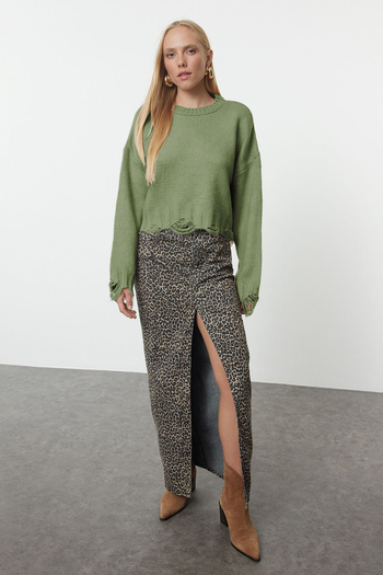 Trendyol Collection Khaki Super Wide Knitwear Sweater - Soft Texture, Crop Cut Twoaw24Kz00319