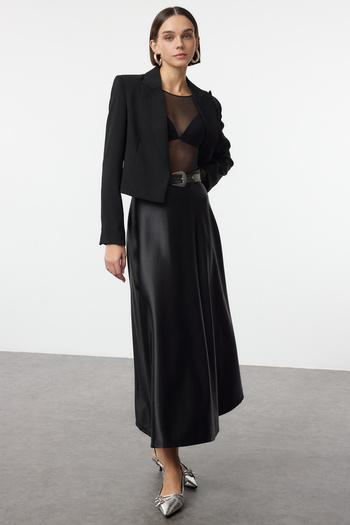 Trendyol Collection Černá a Line/Bell Cut Midi sukně Twoaw25Et00111