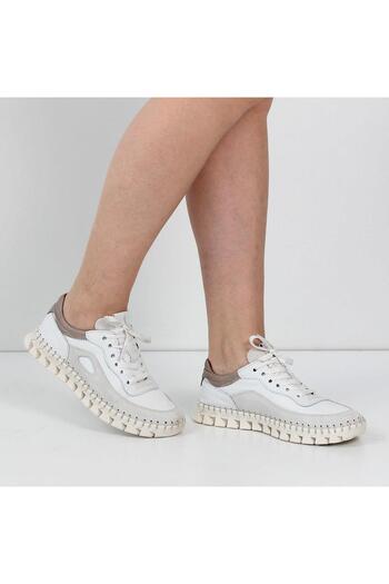 Celal Gültekin Γυναικείο δερμάτινο sneaker με λευκό κορδόνι με λεπτομέρεια ραφής