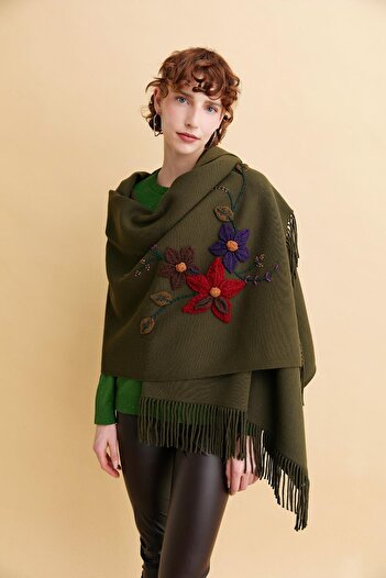 Desen Triko Khaki Colored Women's Shawl - Knitted Flower Embroidered and Tassel